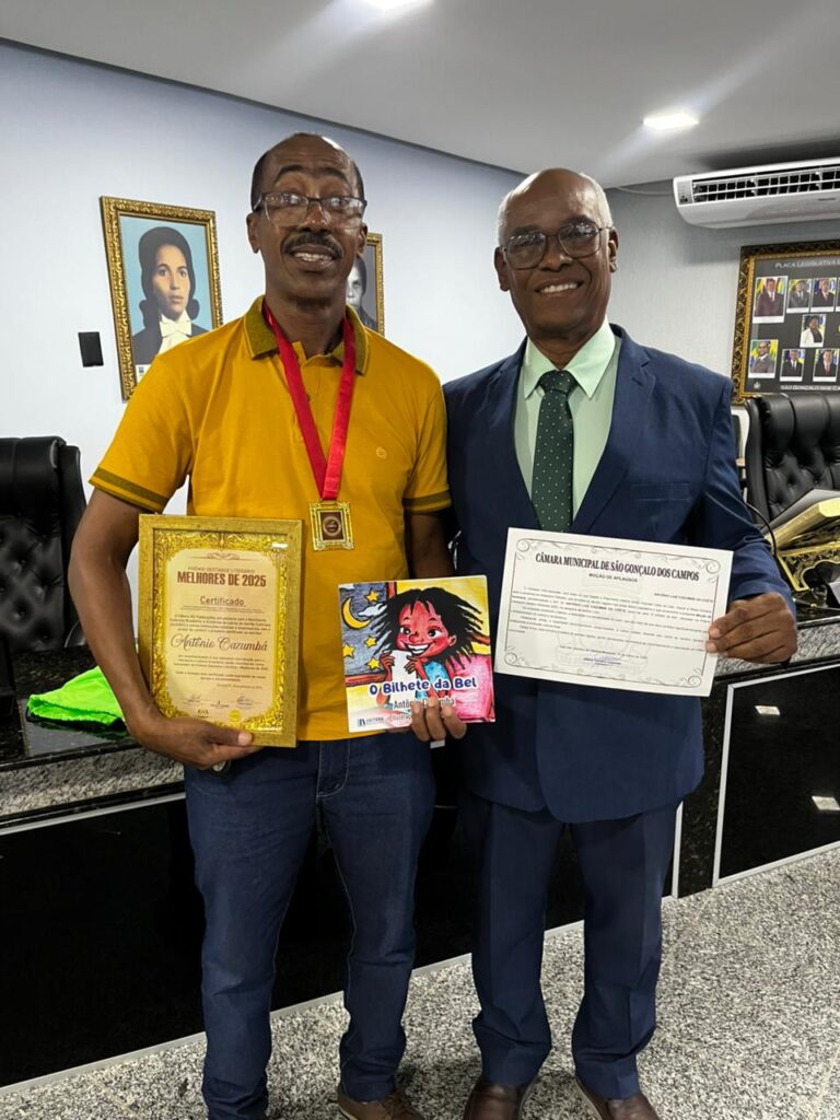 Escritor sangonçalense é homenageado, com Moção de Aplausos, após conquistar o Prêmio Destaque Literário – Melhores de 2025