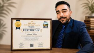 Nosso editor Leandro Flores conquista prêmio internacional durante a III Feira Internacional do Livro de Jauja, no Peru